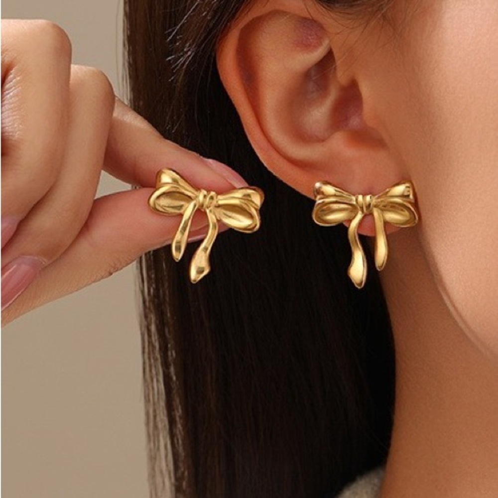 18K Bow Stud Earrings (2012) - Picture 2 of 5